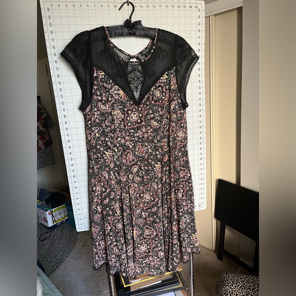 Torrid dress size 2 black mesh maroon gold coral white paisley